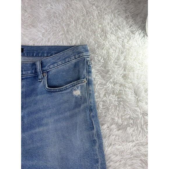 Uniqlo Men’s Jeans Slim Straight Distressed Mid-Rise Medium Wash Pants Size 32 - Picture 4 of 10